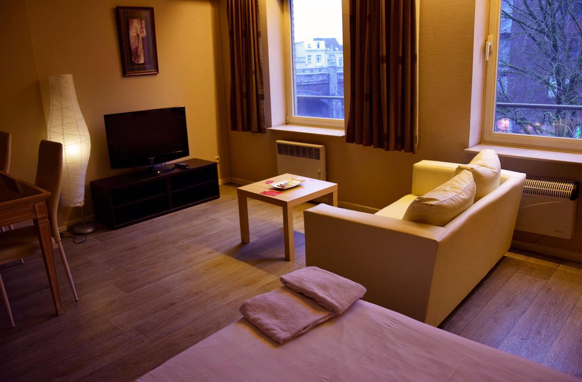 Ambassador Apartment *